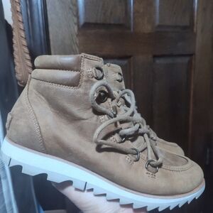 Sorel Harlow boots